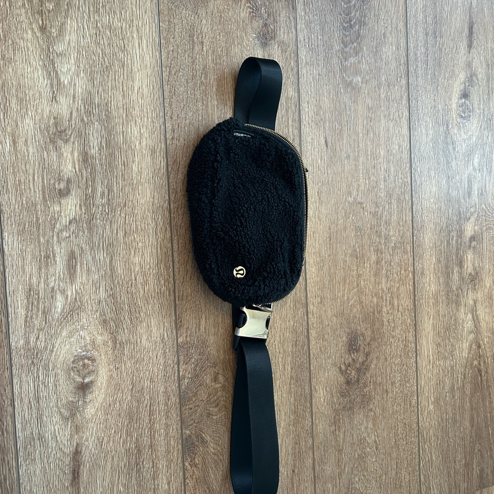 Lululemon Black Sherpa Belt Bag